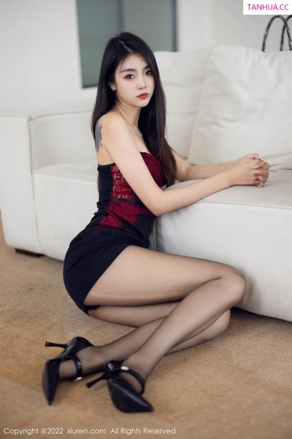 可乐Vicky  [XiuRen]高清写真图 2022.10.27 No.5769 可乐Vicky 黑丝短裙第36张图片